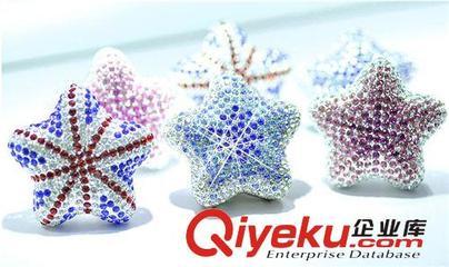 DAD鑲鉆五角星風口香水 鑲鉆五角星汽車飾品 水晶鉆海星風口香膏-饒平縣海山路士達汽車裝飾用品經營部提供DAD鑲鉆五角星風口香水 鑲鉆五角星汽車飾品 水晶鉆海星風口香膏的相關介紹、產品、服務、圖片、價格饒平縣海山路士達汽車裝飾用品經營部、汽車防爆膜;汽車改裝件;LED燈;汽車飾品;汽車香水;車載小電器;車衣